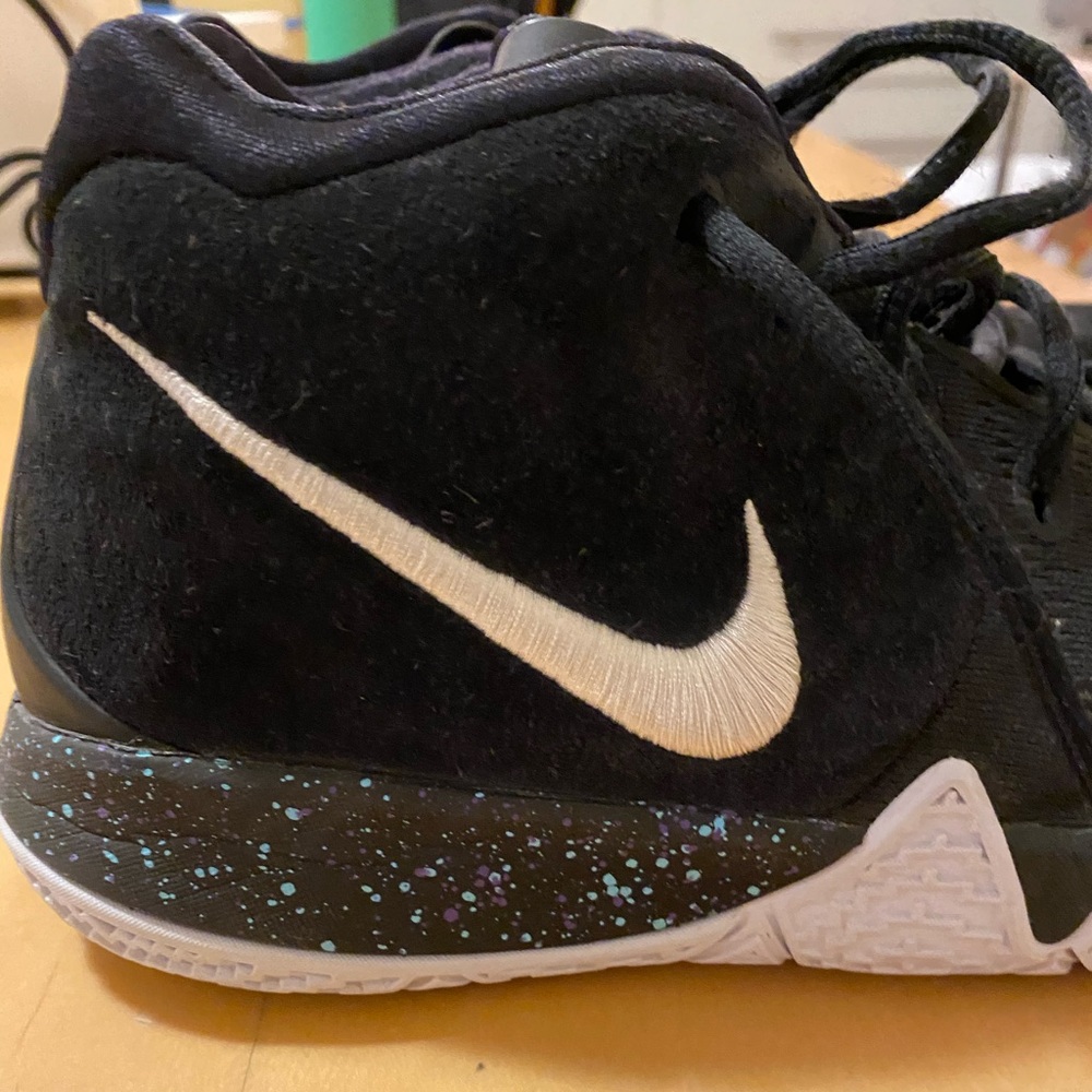 Kyrie 4 boys basketball sneakers